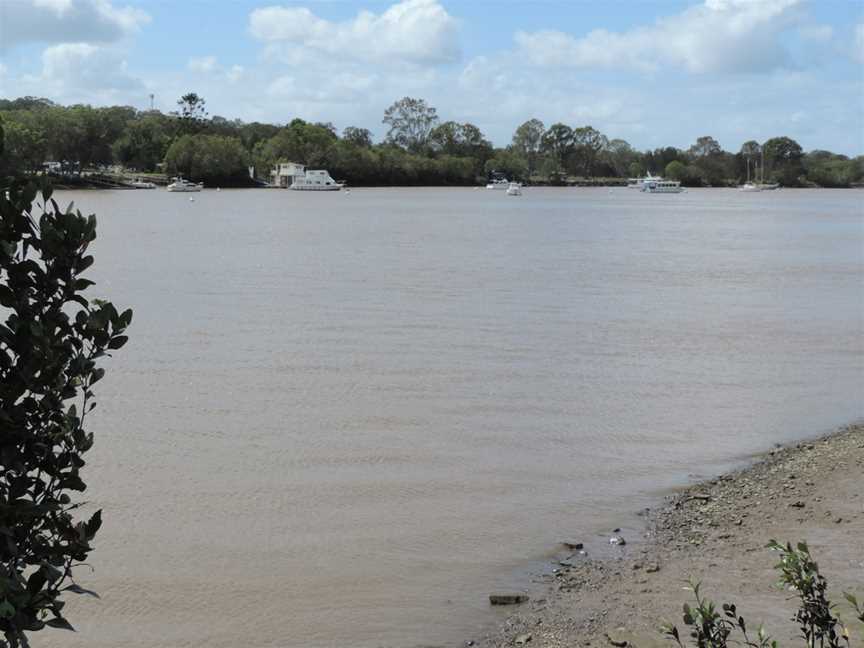 Logan River at Carbrook (left) and Alberton (right), 2014.JPG