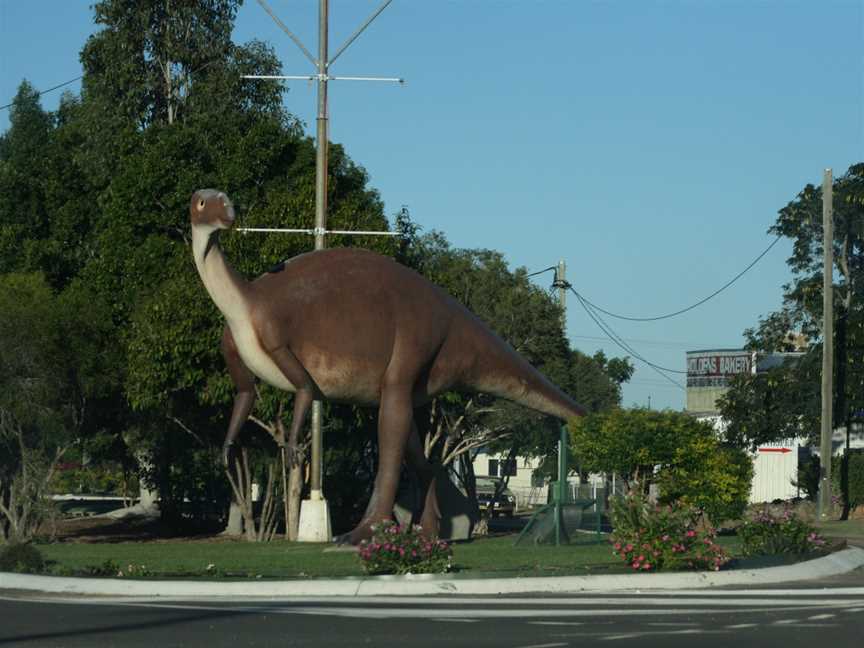 Hughenden-dinosaur-outback-queensland-australia.JPG