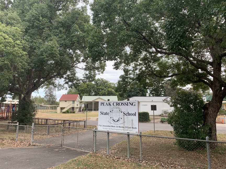 Entranceto Peak Crossing State School C2020