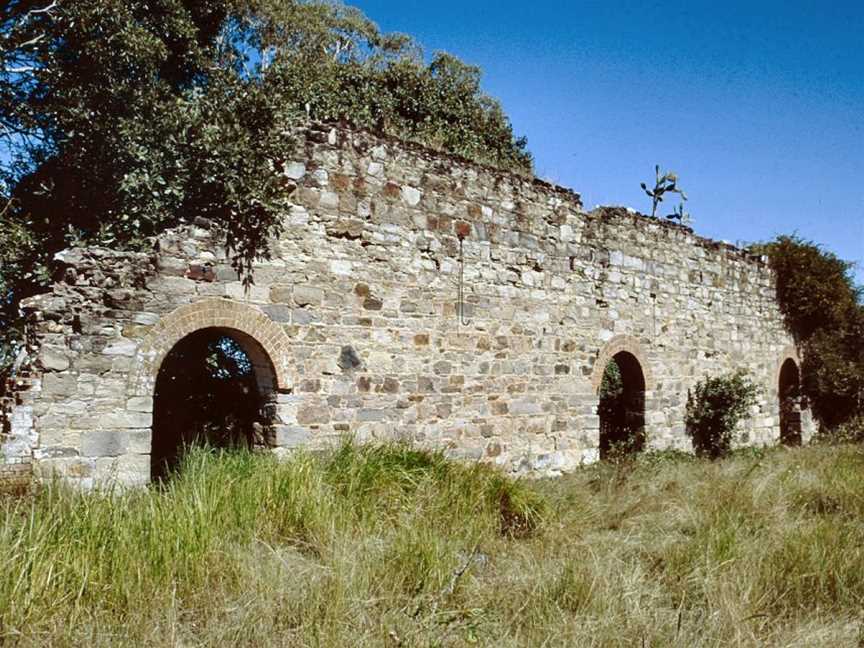 Yengarie Sugar Refinery ruins (2002).jpg