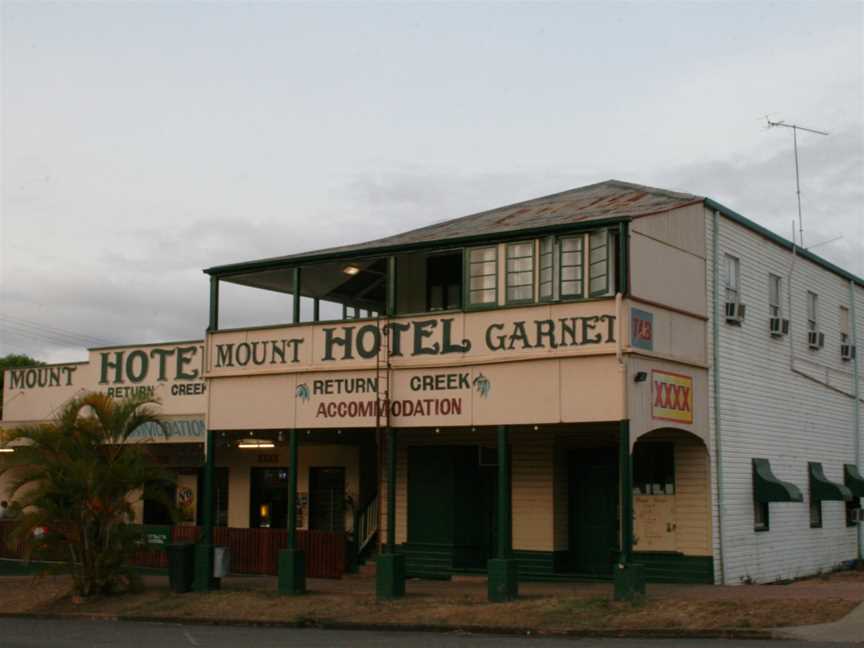 Mount-garnet-hotel-north-queensland-australia.jpg