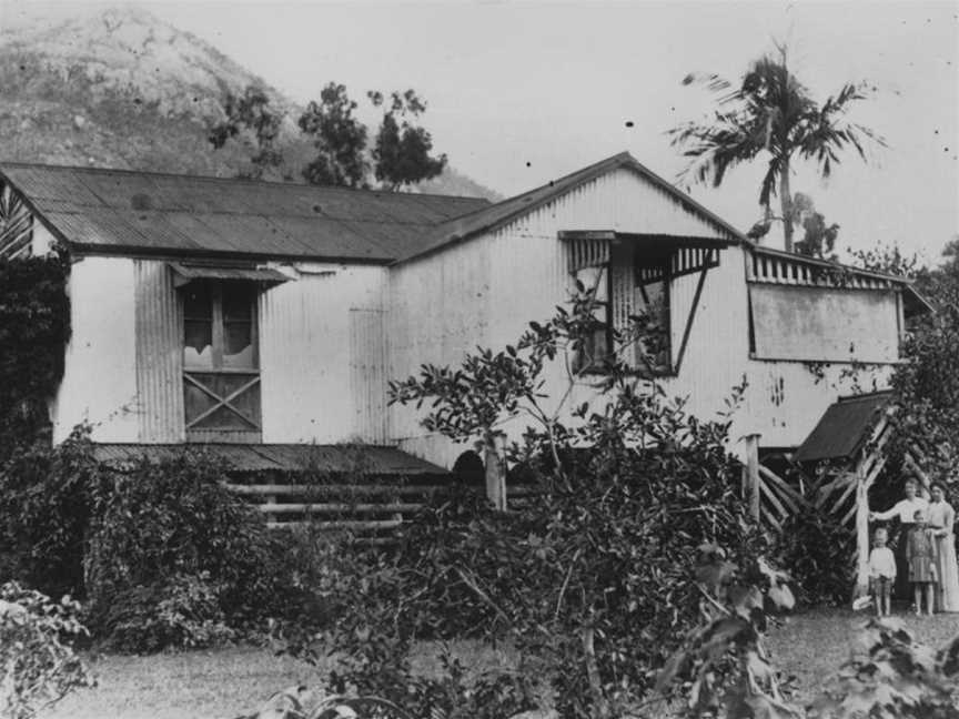 StateLibQld 1 273255 Inglenook, Mt. Jukes, 1909.jpg