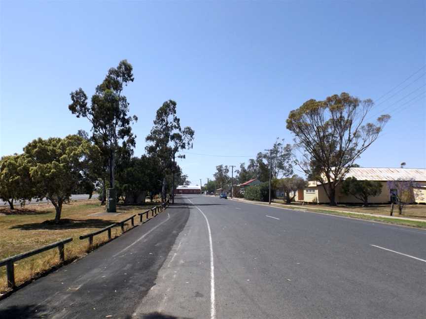 Jondaryn Memorial Park and service road.jpg