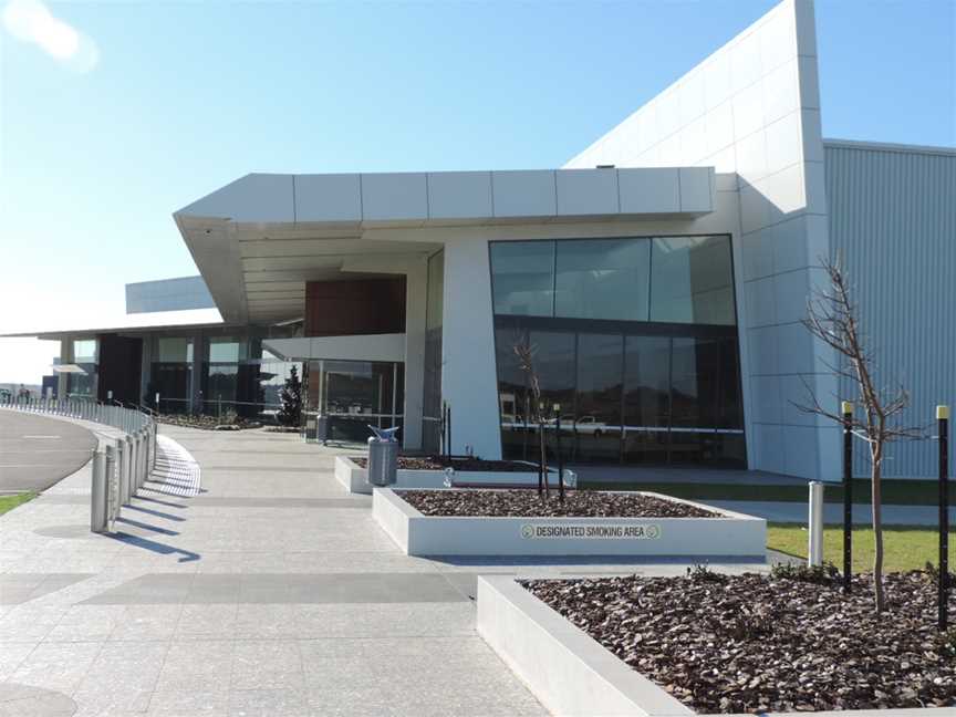 Approach to the passenger terminal, Brisbane West Wellcamp Airport, 2016.jpg