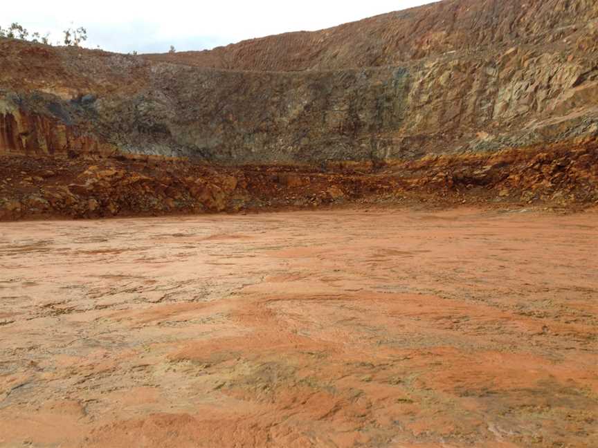 CSIRO ScienceImage 2182 View of a mine pit after the treated water has been released.jpg