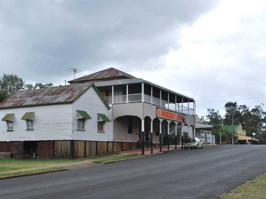 Linville Hotel & General Store.JPG