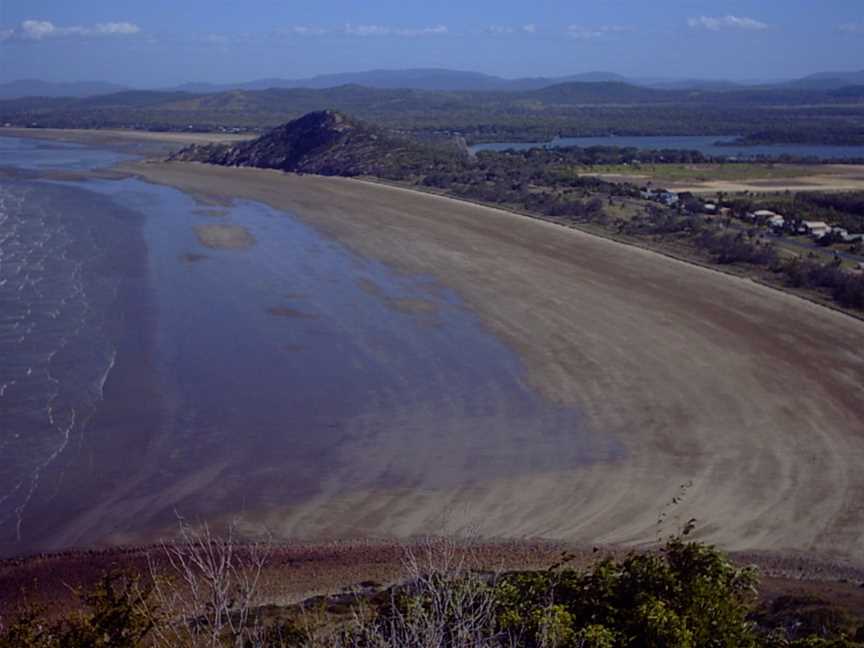 Mulambin Beach with Causeway Lake in the background, 2009.jpg