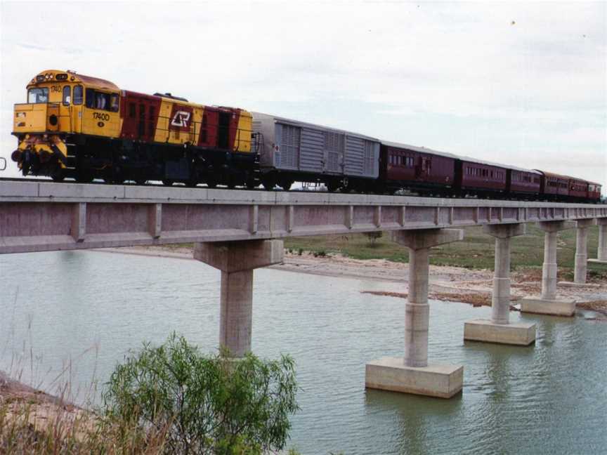 QR loco 1740 hauls a special train over the new Styx River bridge, ~1991.jpg