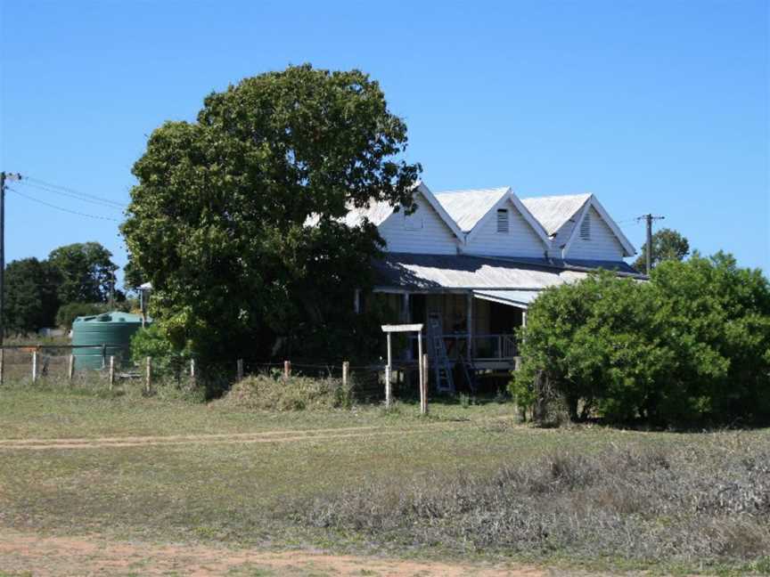 Station Master's Residence, Einasleigh (former), from S (2008).jpg