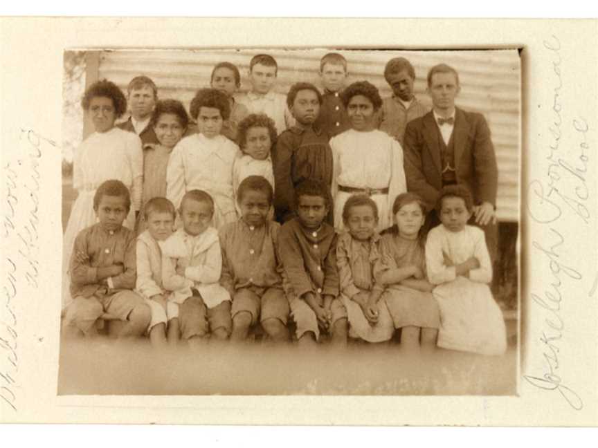 Queensland State Archives3530 Childrenattending Joskeleigh Provisional Schoolc1915.png