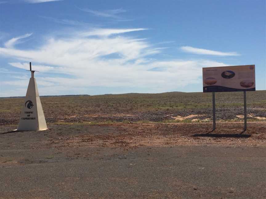 Tropic of Capricorn monument, Diamantina Developmental Road, 2016.jpg