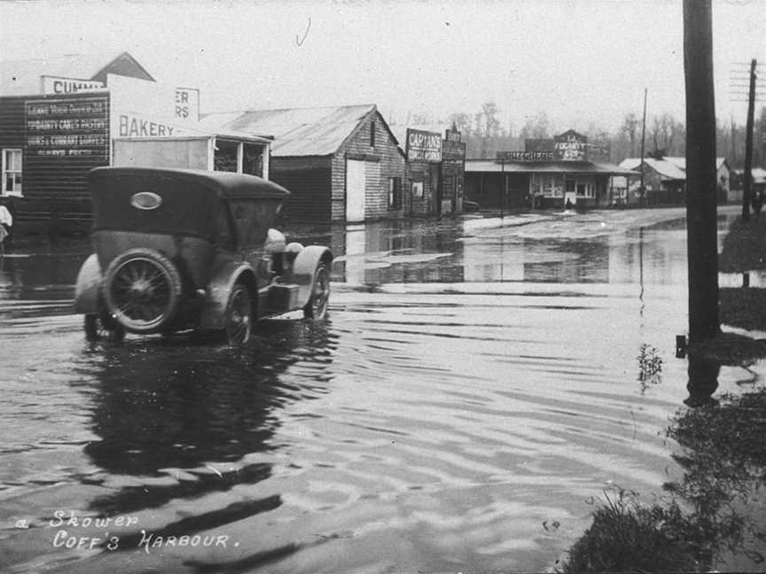 Lookingwestfrom Moonee Streetafterashowerofrain Coffs Harbour CN SW C1922