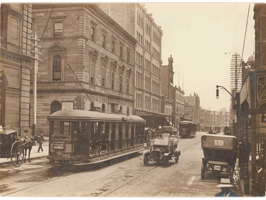 ( Lookingnorthalong George Street(withtram CTmodel Fordandhansomcab)from Union Line Building(incorporatingthe Bjelke Petersen Schoolof Physicalculture) Ccorner Jamieson Street) Cn.d.by(5955844045)