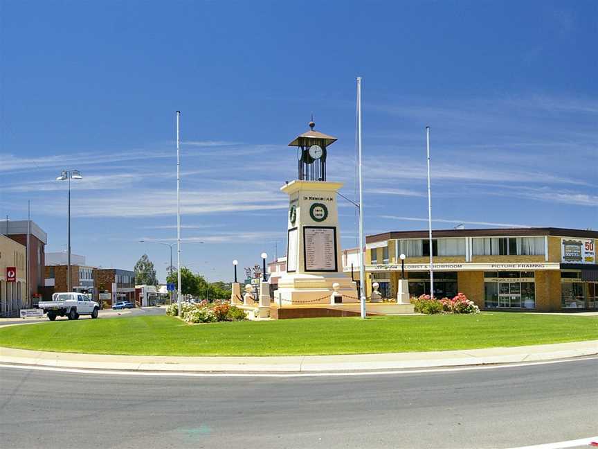 Leeton War Memorial.jpg