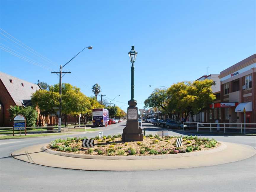 Deniliquin Boer War Memorial Lamp 001.JPG