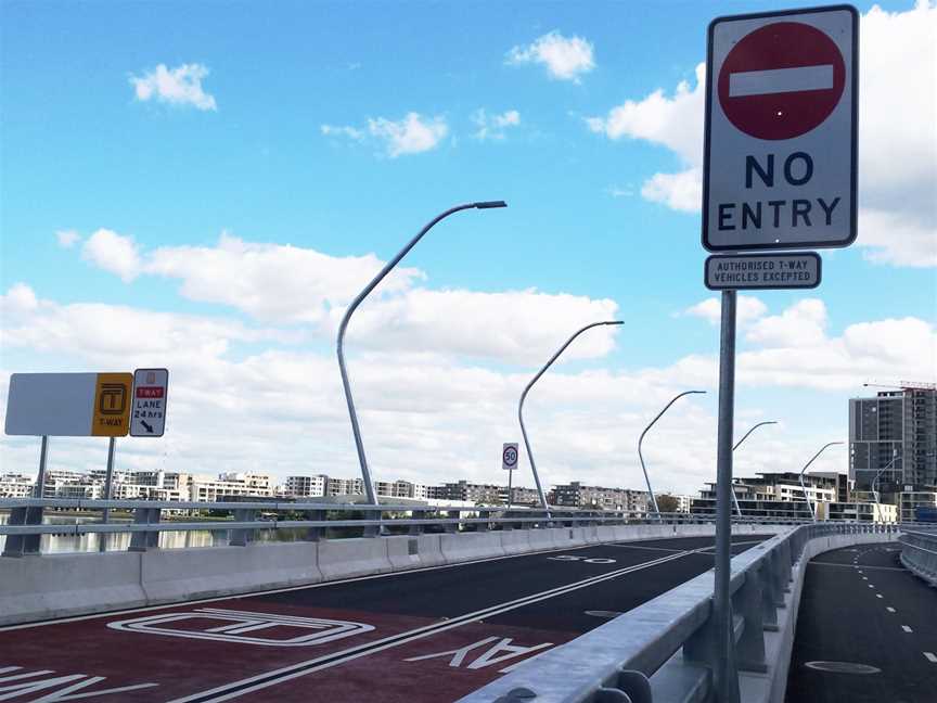 Bennelong Bridgebuslanesignage