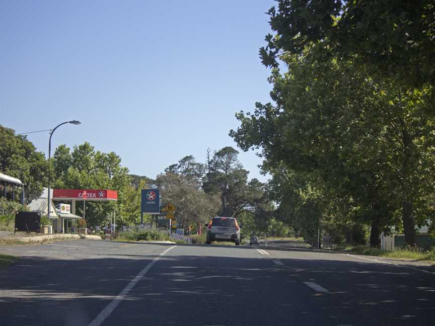 Barton Highway in Murrumbateman (1).jpg