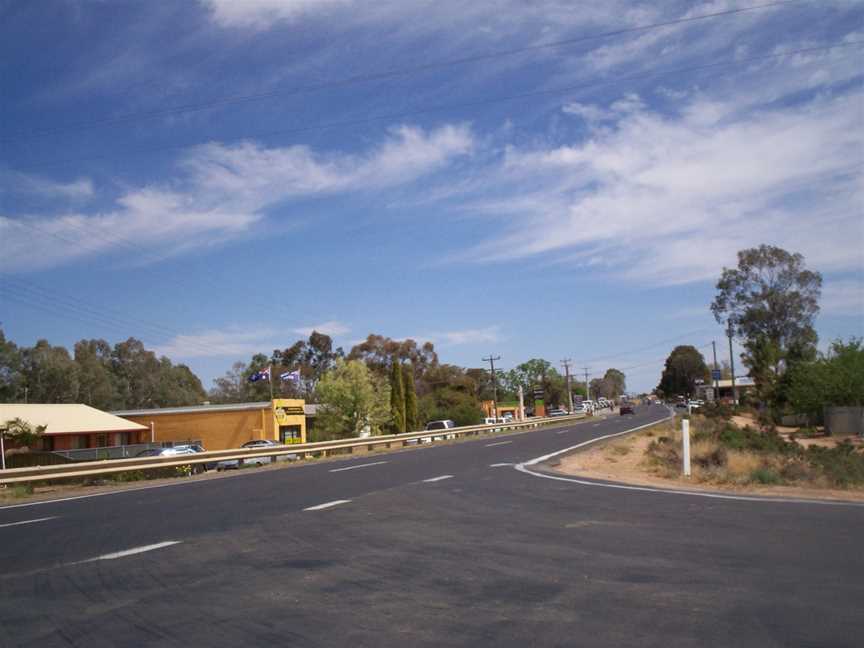 Gol Gol Sturt Highway 001.jpg