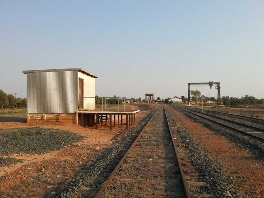 Lake Cargelligo Signal Box& Gantry Crane