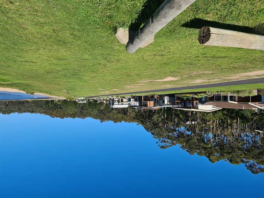 Houses at Long Beach, New South Wales.jpg