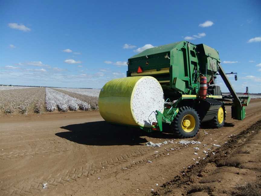 Roundbalercottonpicker Warren NS W