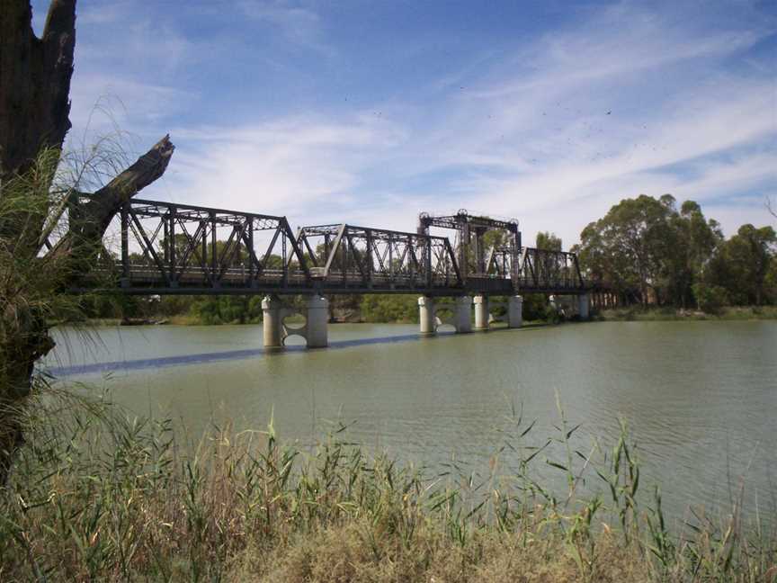 Abbotsford bridge from victoria.jpg