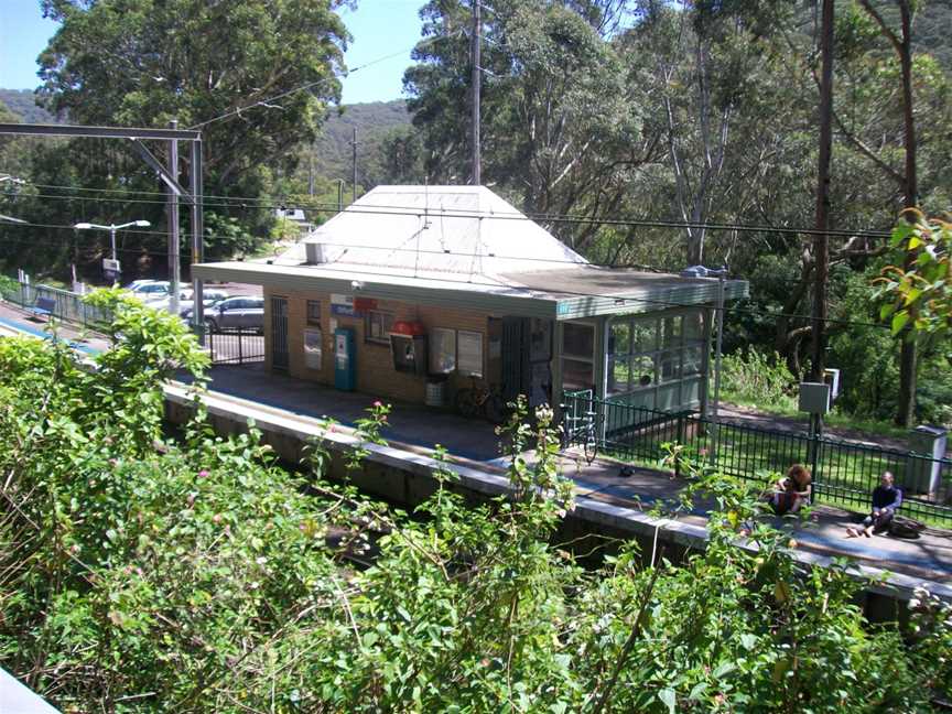 Otford railway station building.jpg