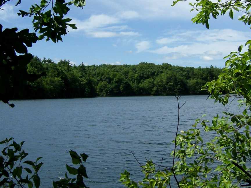 Walden Pond CMassachusettson June27 C2012.png