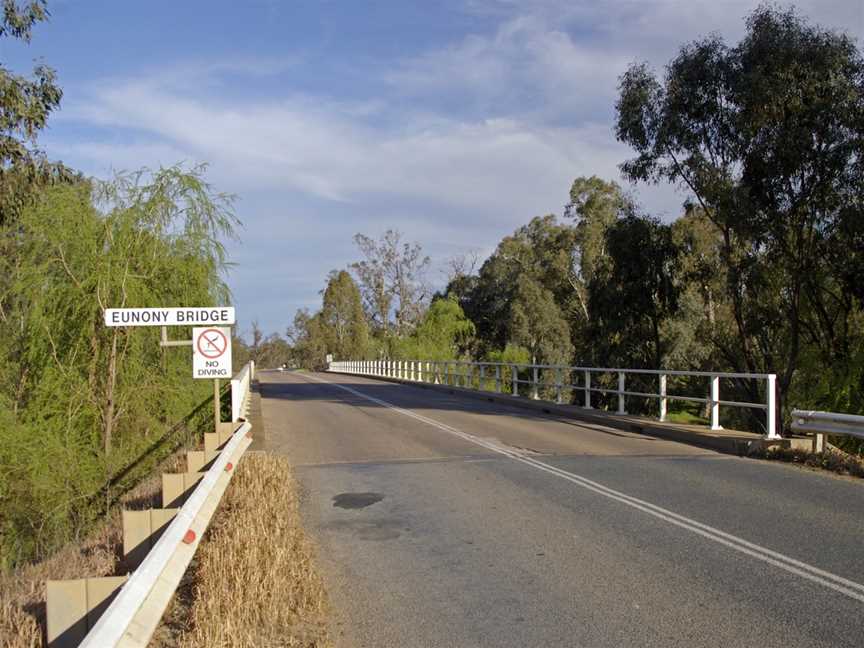 Eunony Bridge viewed from Eunanoreenya.jpg