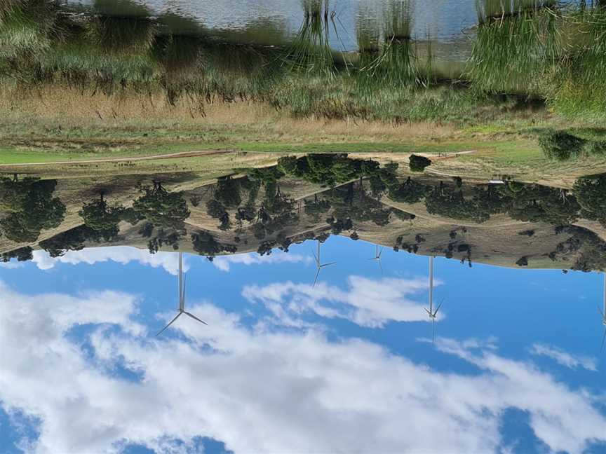 Gullen Range Wind Farm and Wollondilly River at Pomeroy in 2021.jpg