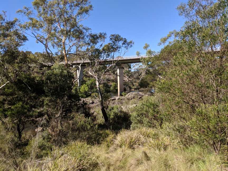 Warri Bridge on the Kings Highway over the Shoalhaven.jpg