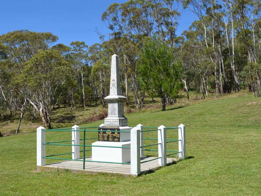 Lowther War Memorial 002.JPG