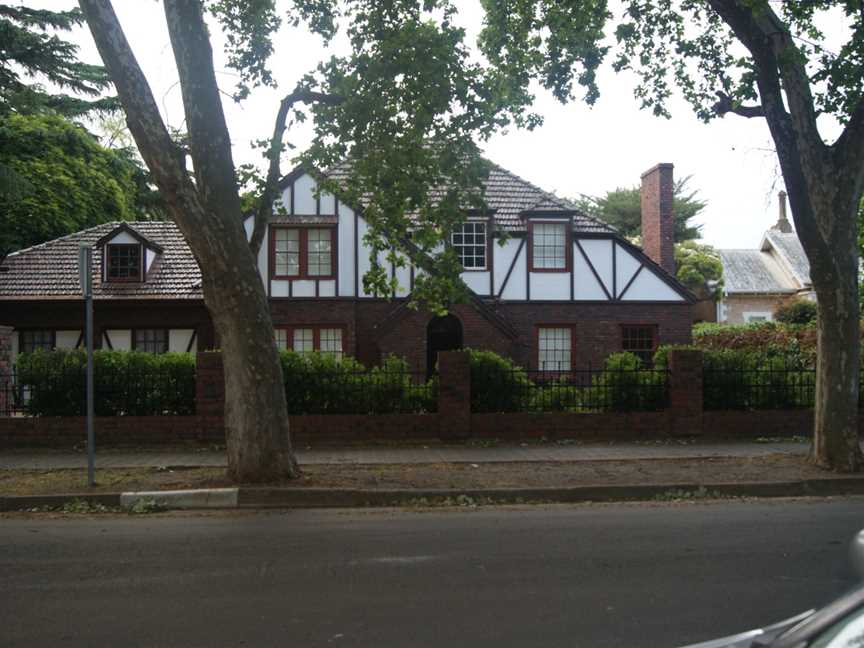 Tudor Revival house, Adelaide (01).jpg