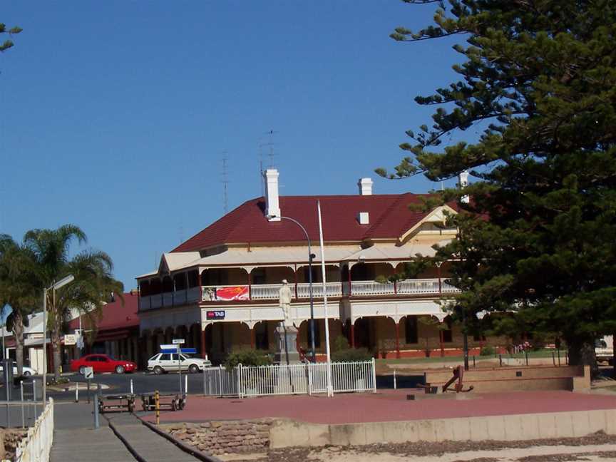 Port Broughton hotel.jpg