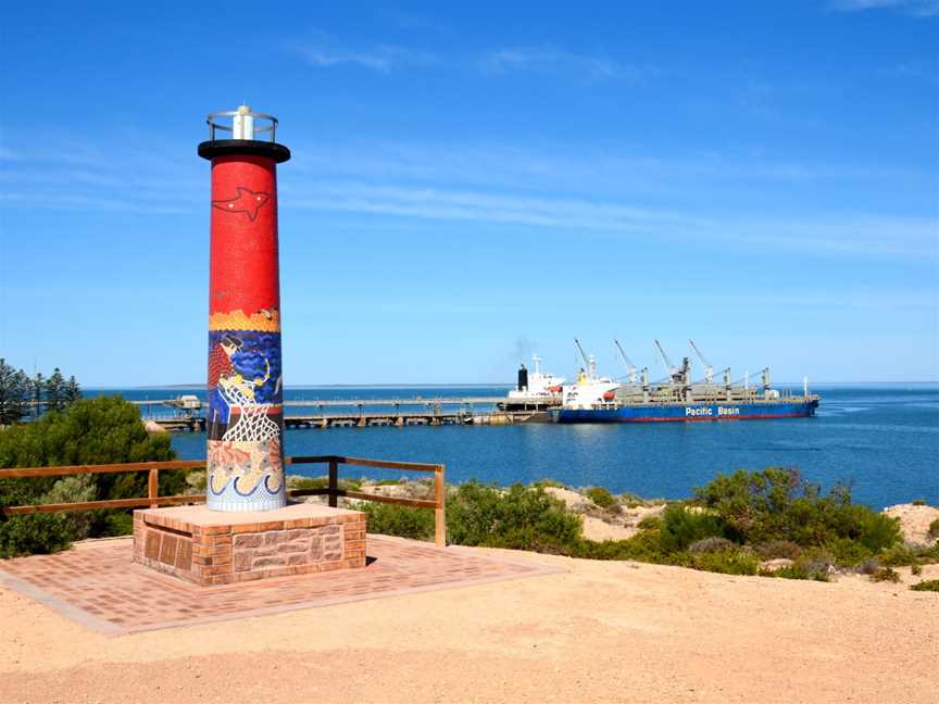 Lighthouse memorial, Thevenard, 2017 (01).jpg