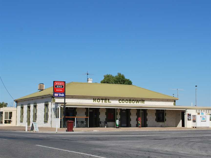 CoobowieHotel.JPG