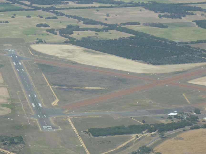 Kingscote Airport YKSC airborne view.jpg