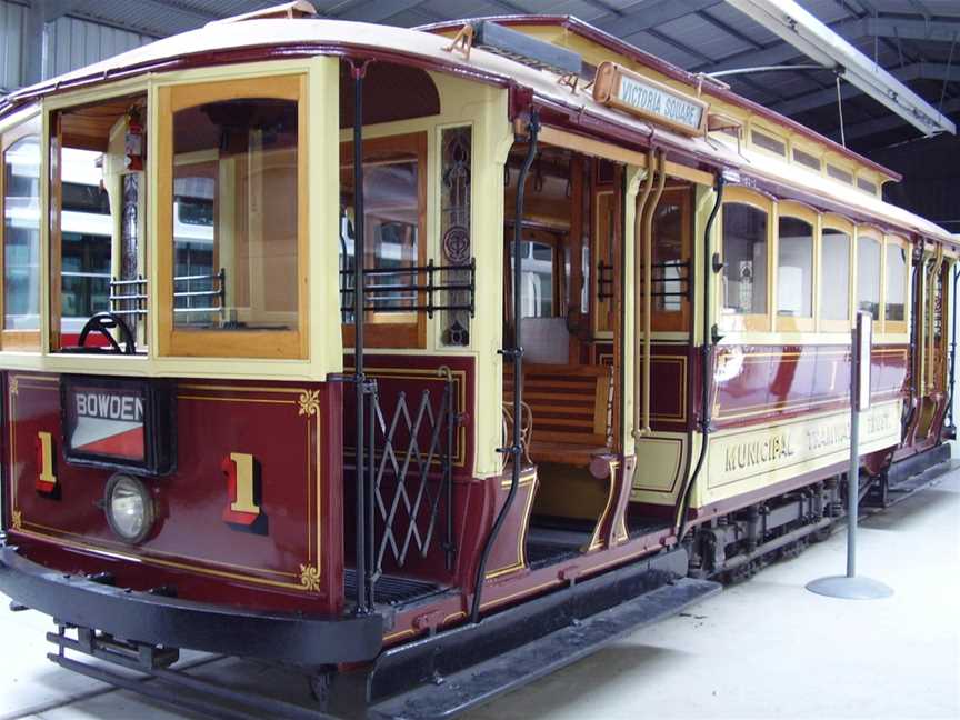 Adelaidesfirsttram1908