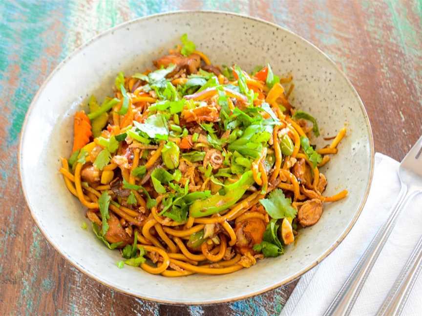 Chicken and veggie Hokkein noodles